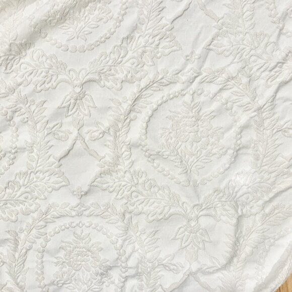 La Rochelle Collection Bedspread Ivory Chenille Matelasse 108x115 - Picture 1 of 9
